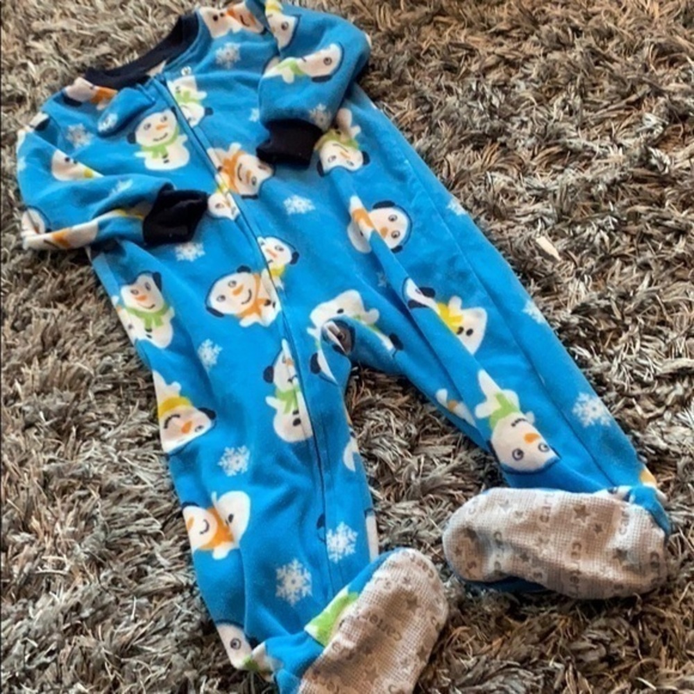 Carters snowman cozy feet PJs EUC 18 months.